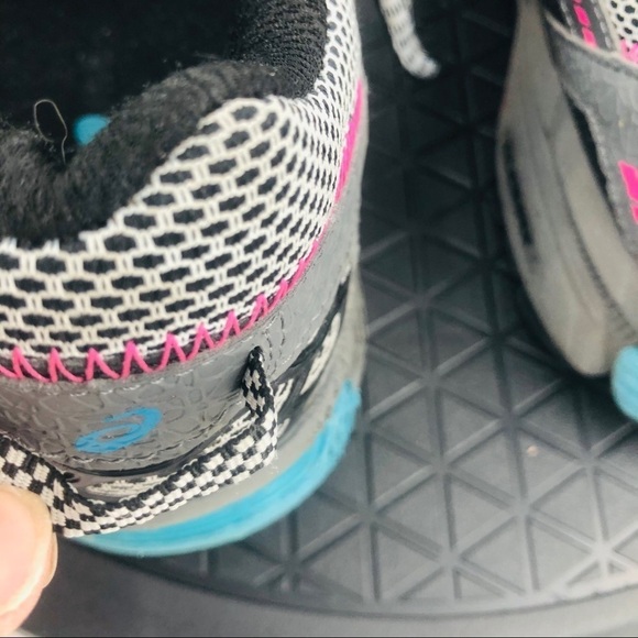 ASICS women’s Athletic gray gym shoes 10 - Picture 6 of 12